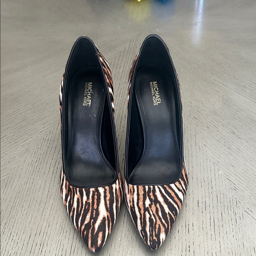 Michael Kors Dorothy Flex Pump Tiger Print Calf Hair - Camel size 7.5 - Picture 2 of 8